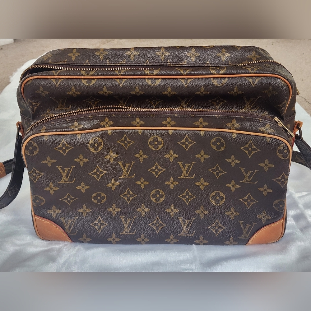 Louis Vuitton Nile GM Monogram Handbag